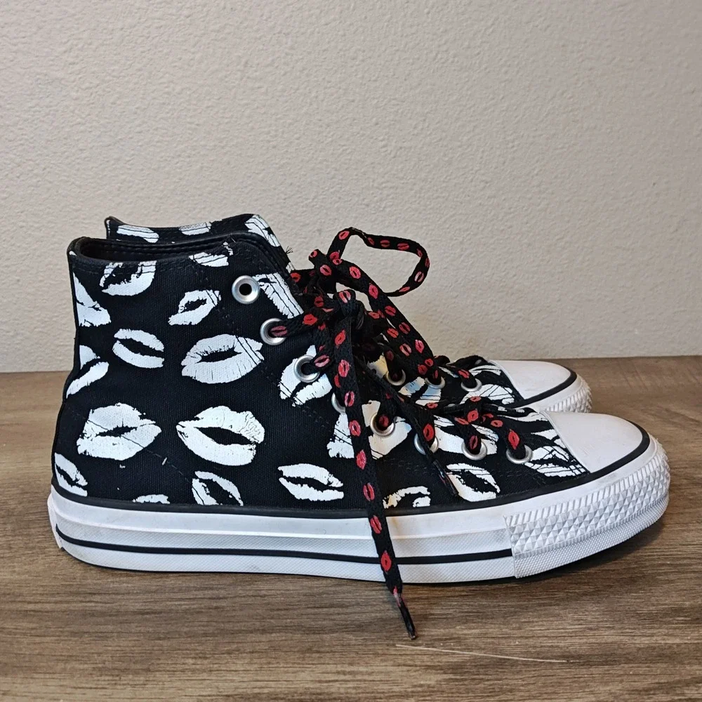 Converse Chuck Taylor All Star CONS High Top 9W 7M Black White Lip Print A04605C - Picture 2 of 12